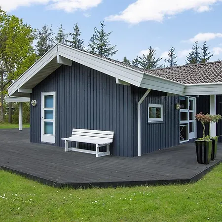Three-bedroom Holiday In * Hals