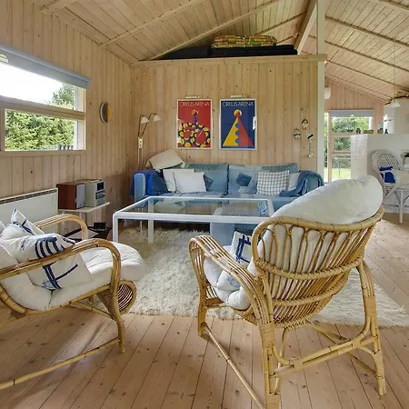 Three-bedroom Holiday In * Hals
